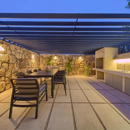 Luxury Jerini Estate Villa *