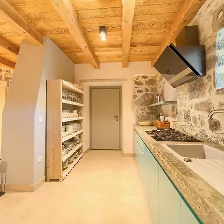 Luxury Jerini Estate Villa *