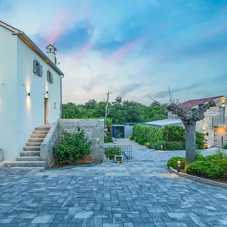 Villa Luxury Jerini Estate *