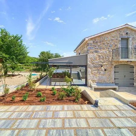 Vila Luxury Jerini Estate *