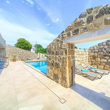 Luxury Jerini Estate Vila