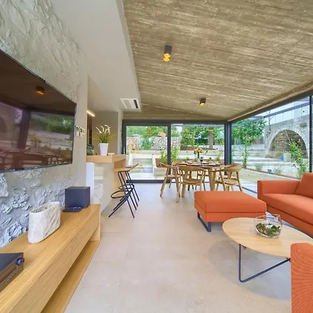 Luxury Jerini Estate Vila