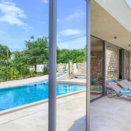 Luxury Jerini Estate Villa *