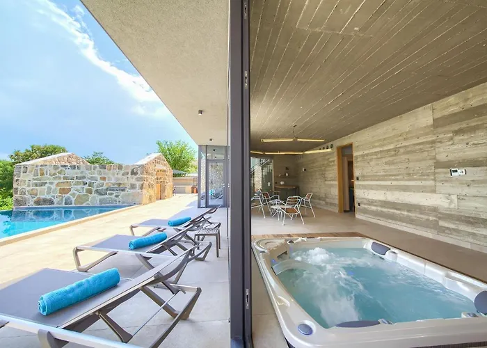 Luxury Jerini Estate Vila Bajcici