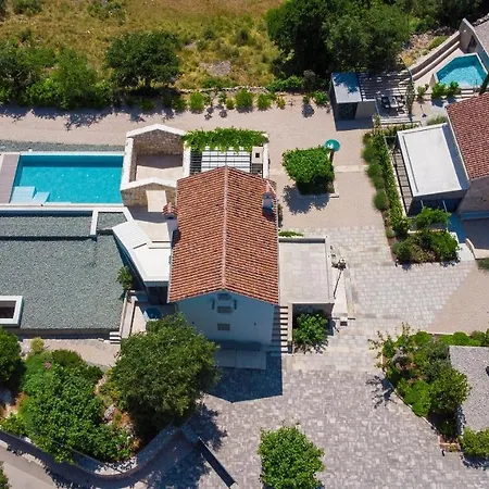 别墅 Luxury Jerini Estate